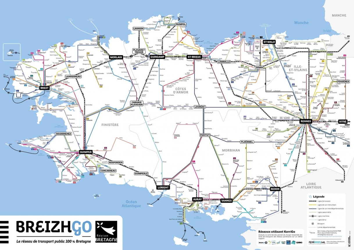 Carte du réseau de transport public BreizhGo couvrant l’ensemble de la région Bretagne, avec les principales villes et lignes de transport, description ci-après.